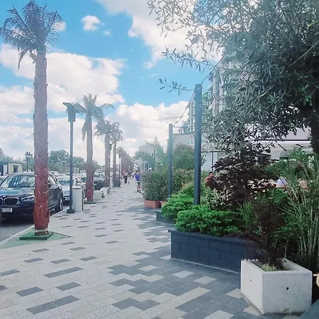 Elenis-apartament Langa Mare Navodari